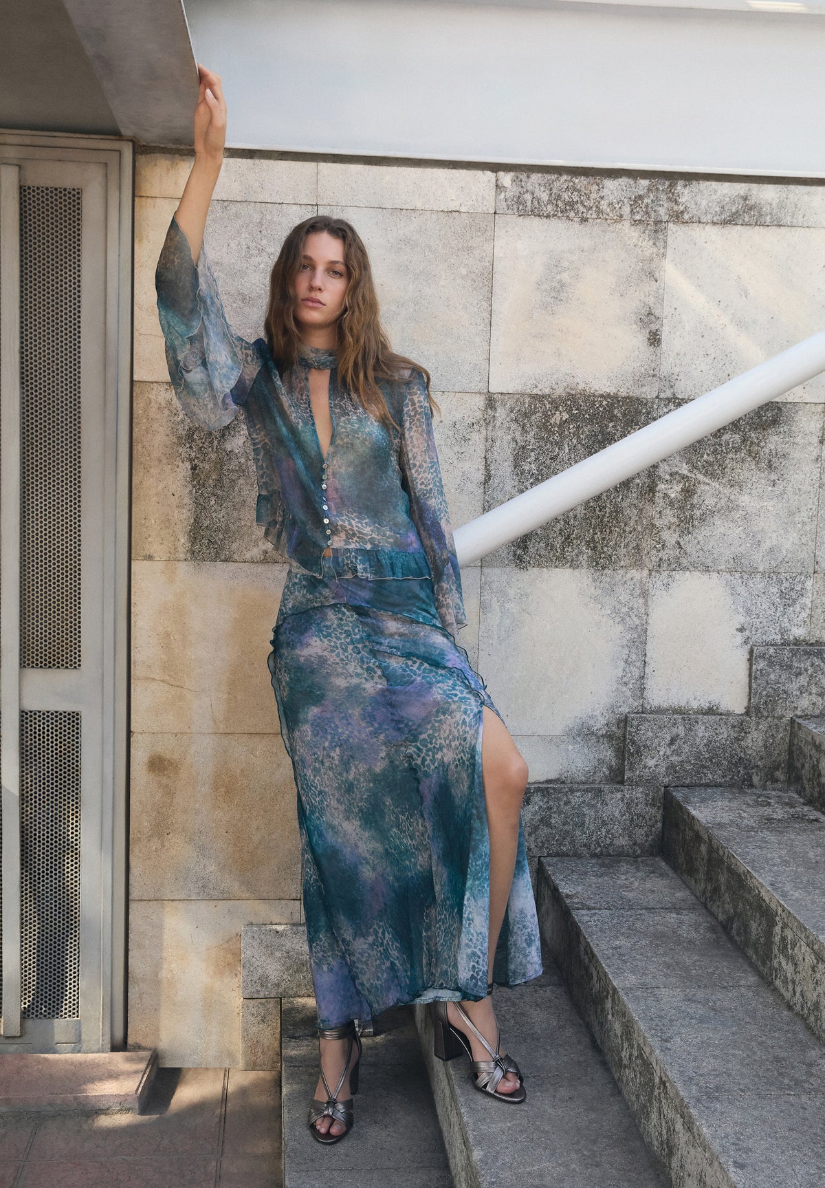 FLOWING CONTRAST PRINT SHIRT