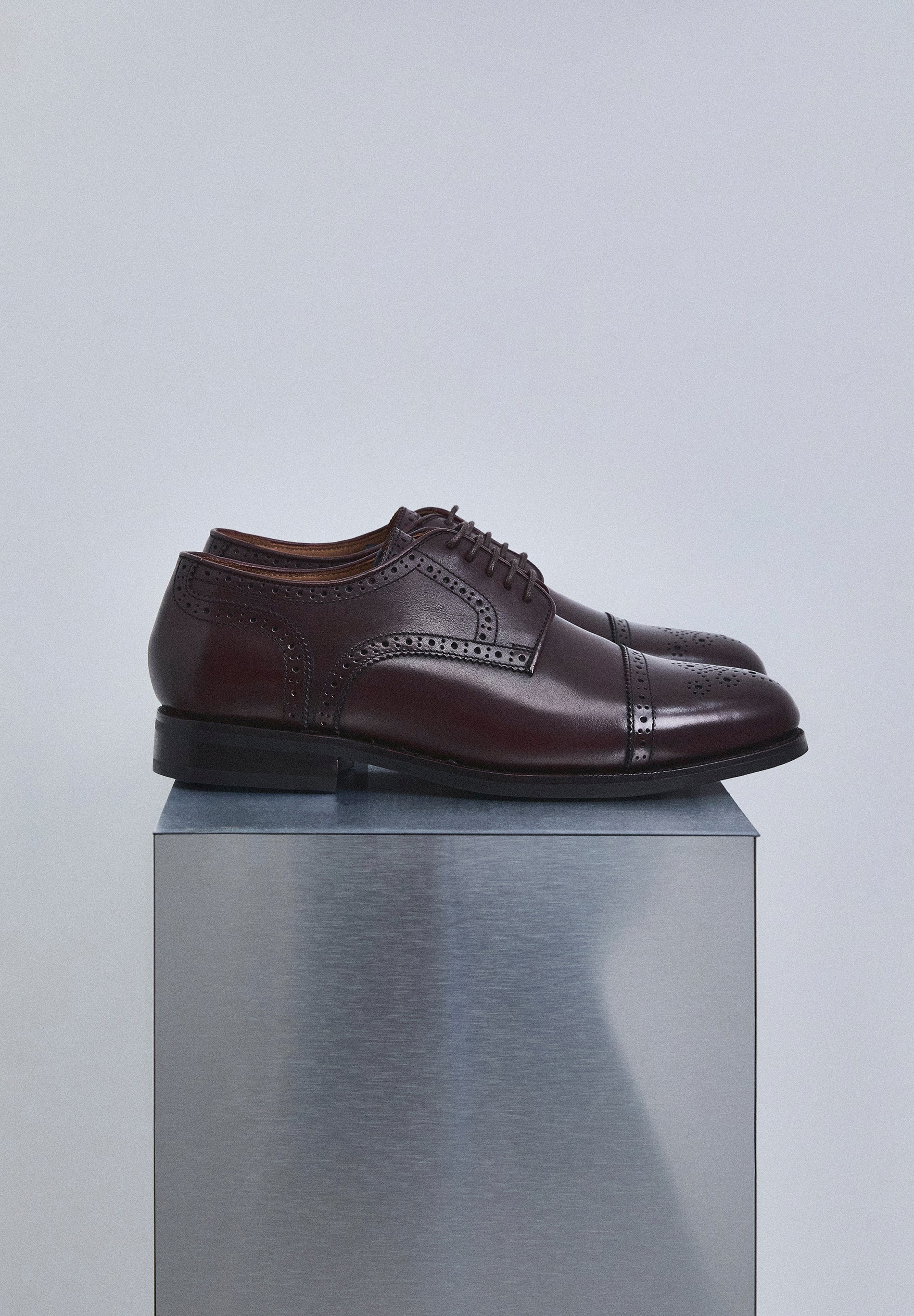 LEATHER DERBY BROGUES