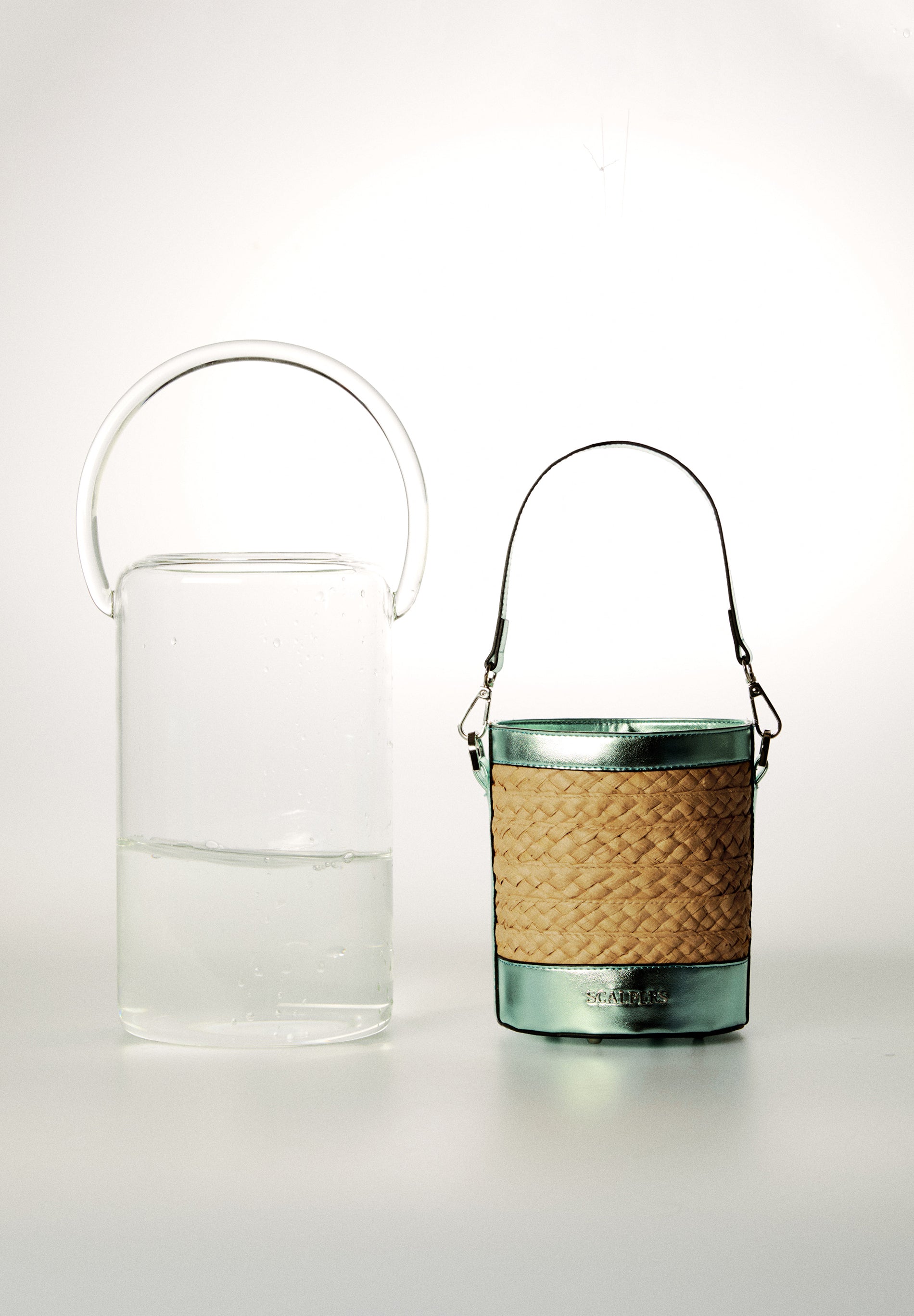 RAFFIA BUCKET BAG WITH METALLIC DETAIL