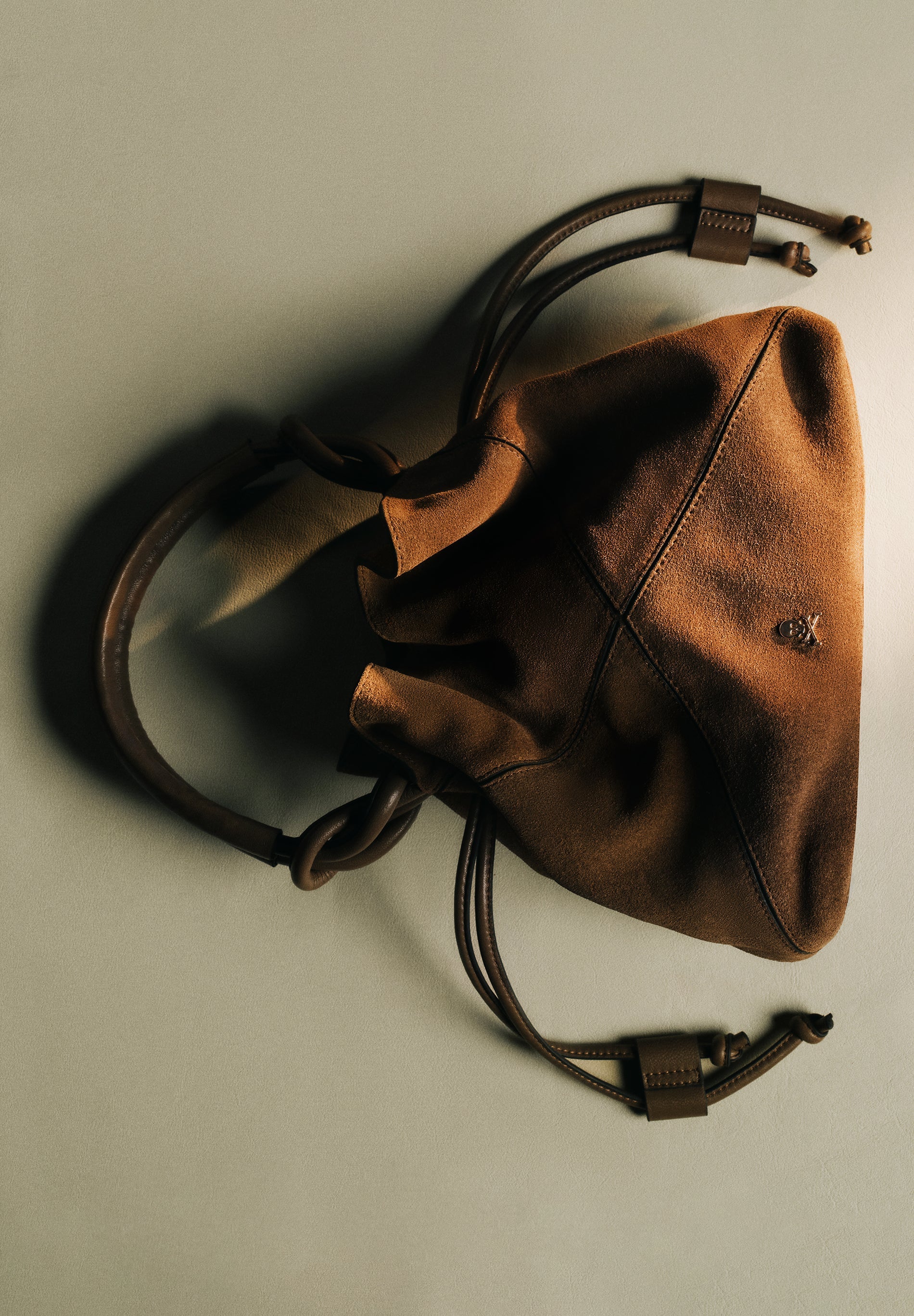 LEATHER BUCKET BAG