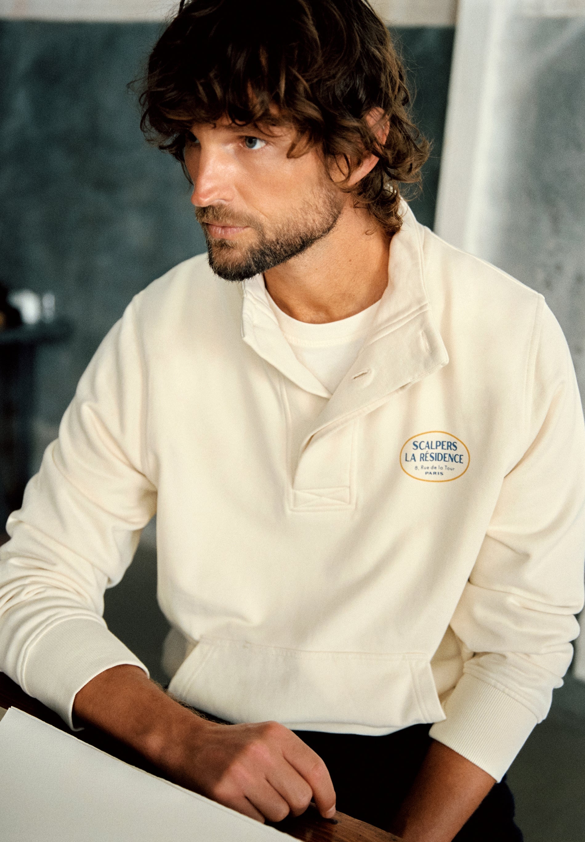 HIGH COLLAR LOGO SWEATSHIRT