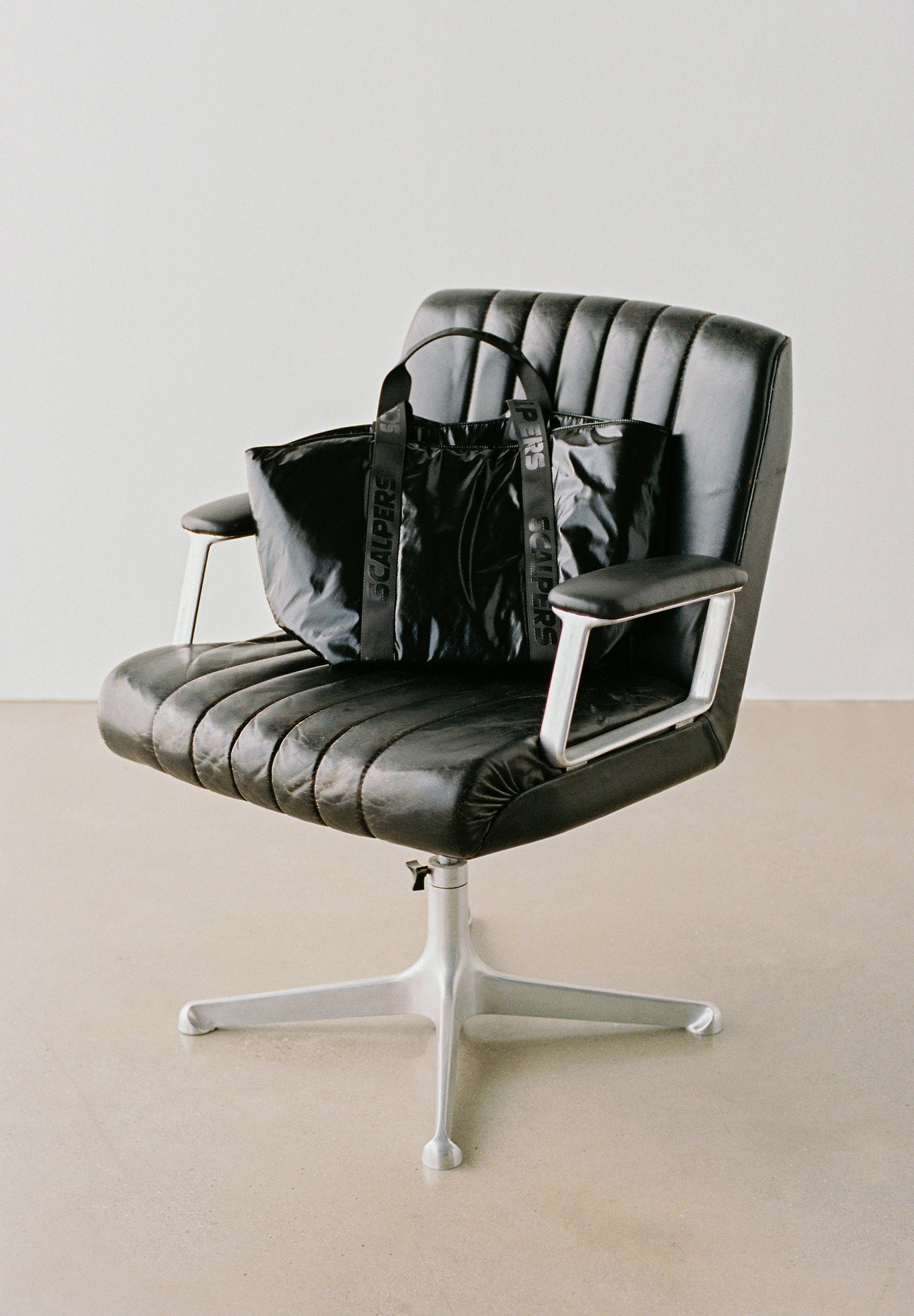 SPORTS BAG WITH LOGO HANDLES