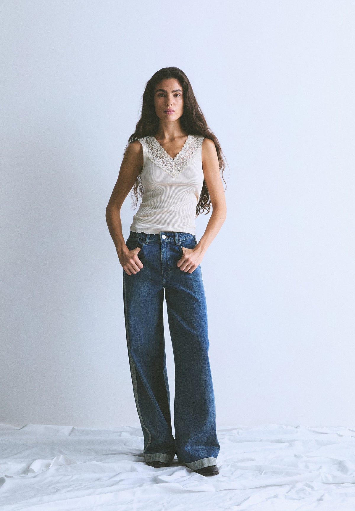 SIDE WAIST WIDE-LEG JEANS