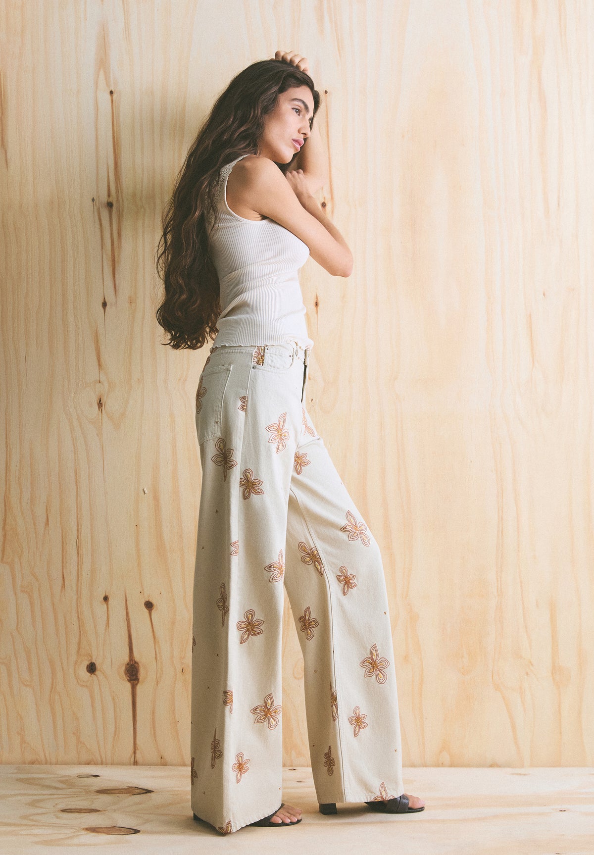 JEANS WITH FLORAL EMBROIDERY