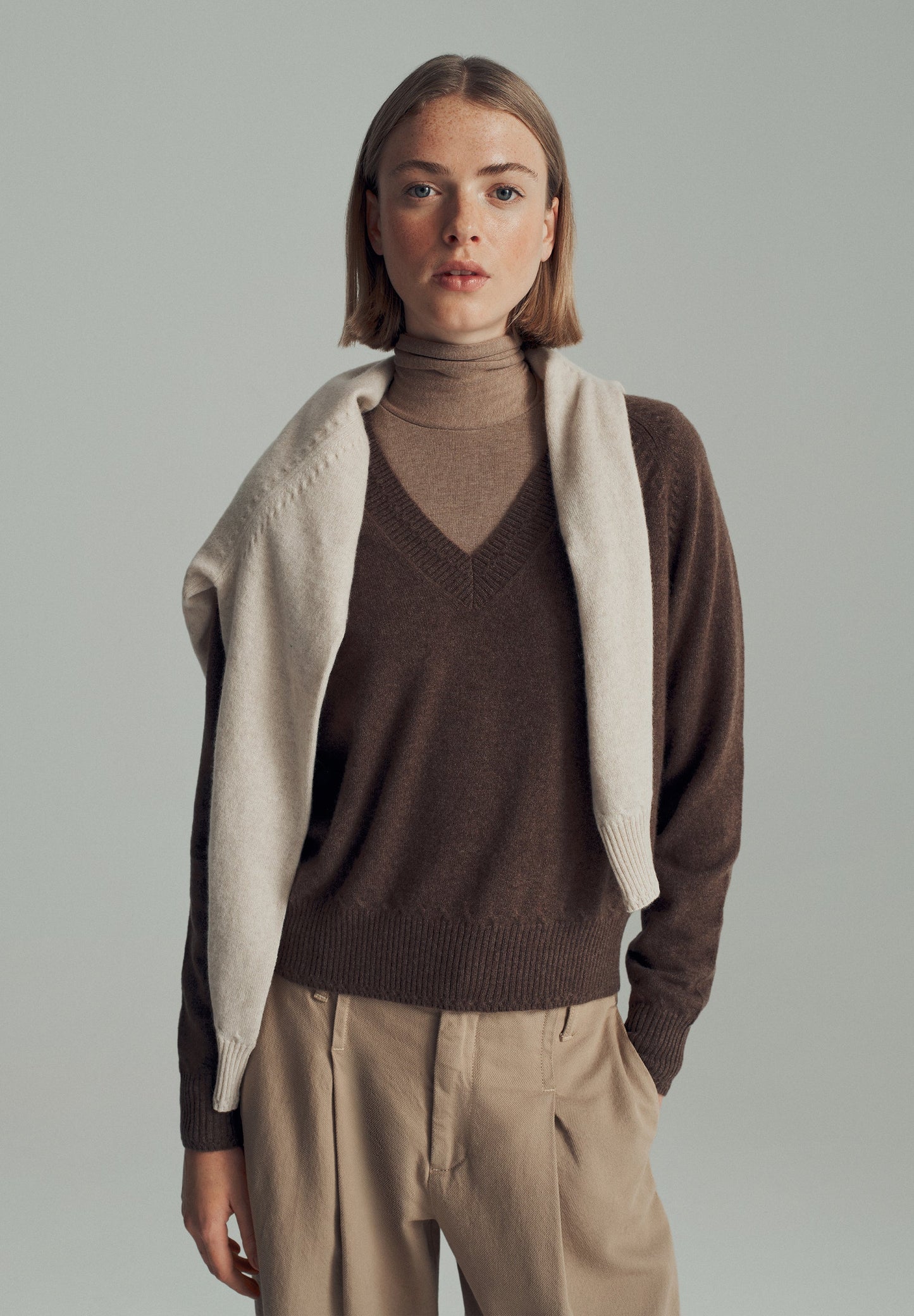 V-NECK 100% CASHMERE SWEATER