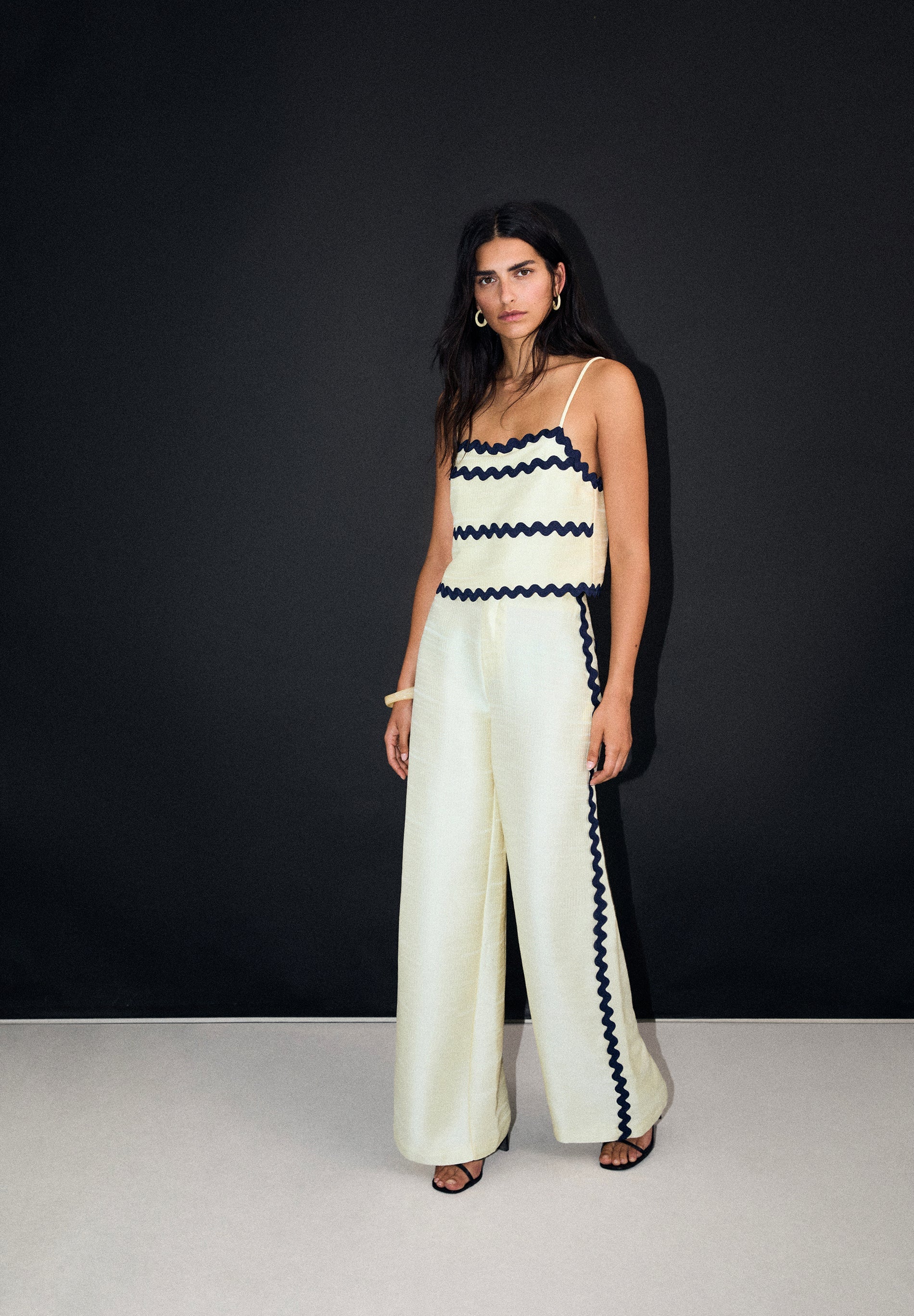 CONTRAST SCALLOPED TROUSERS