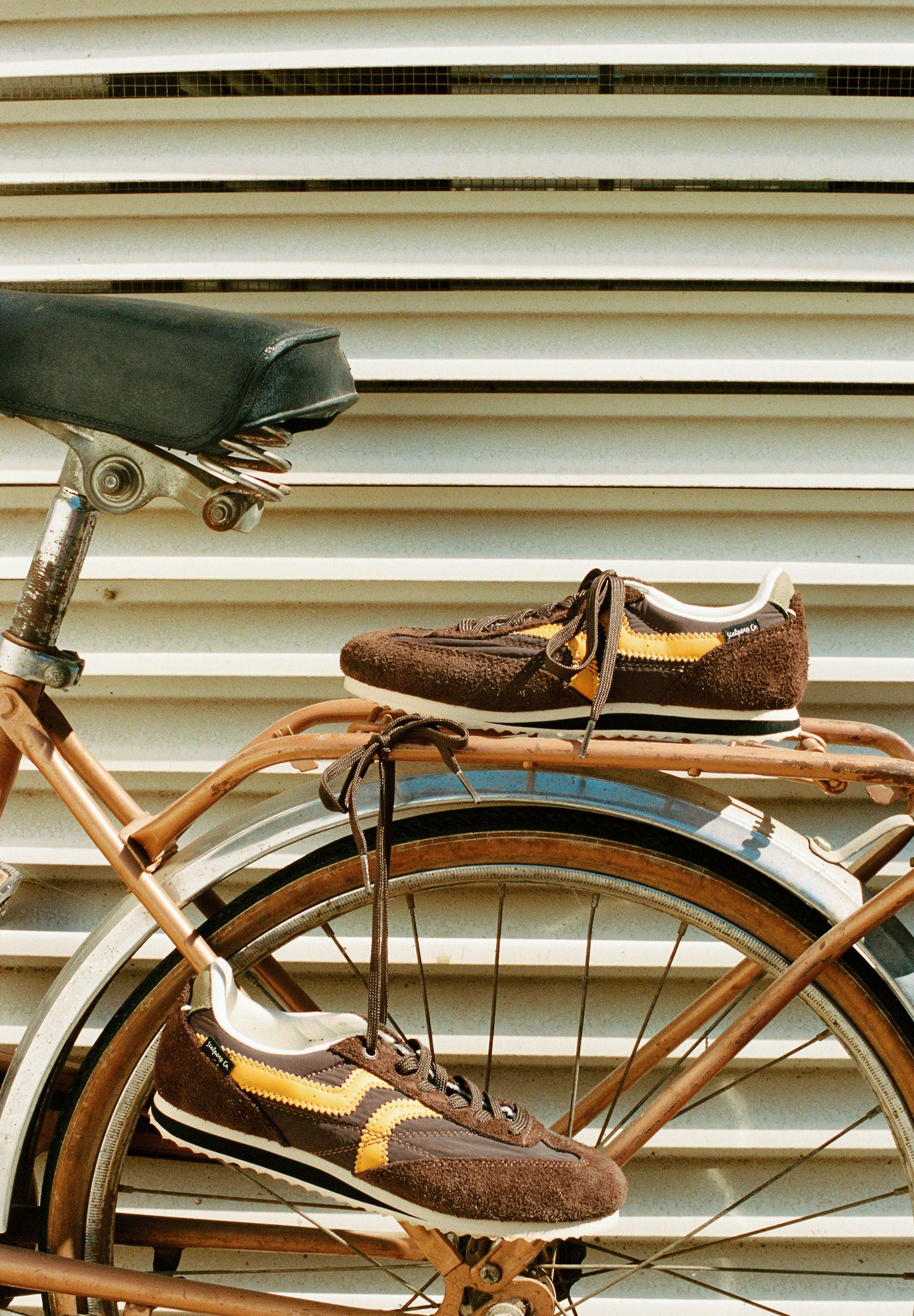 RETRO SNEAKERS
