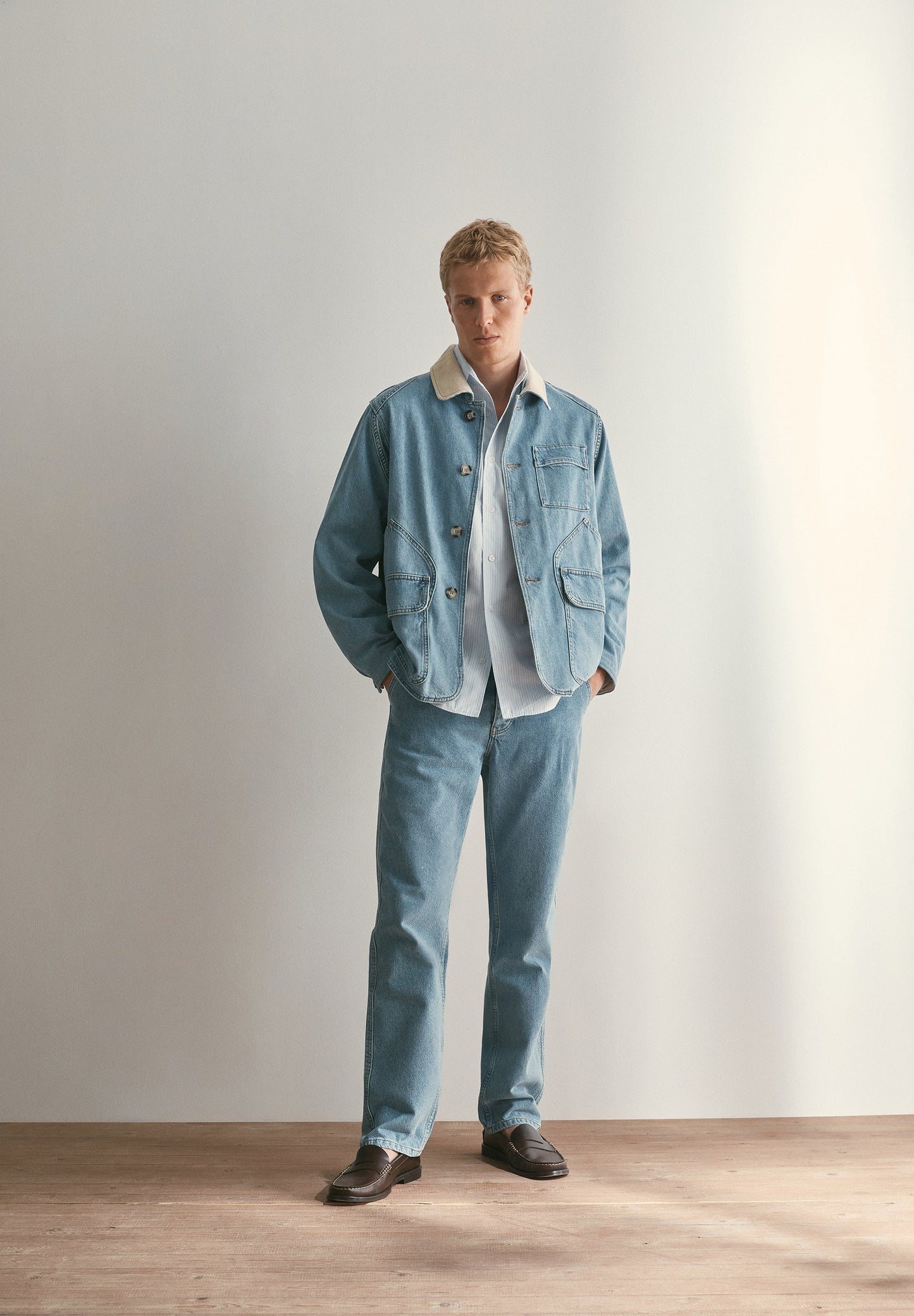 REGULAR FIT WASHED JEANS