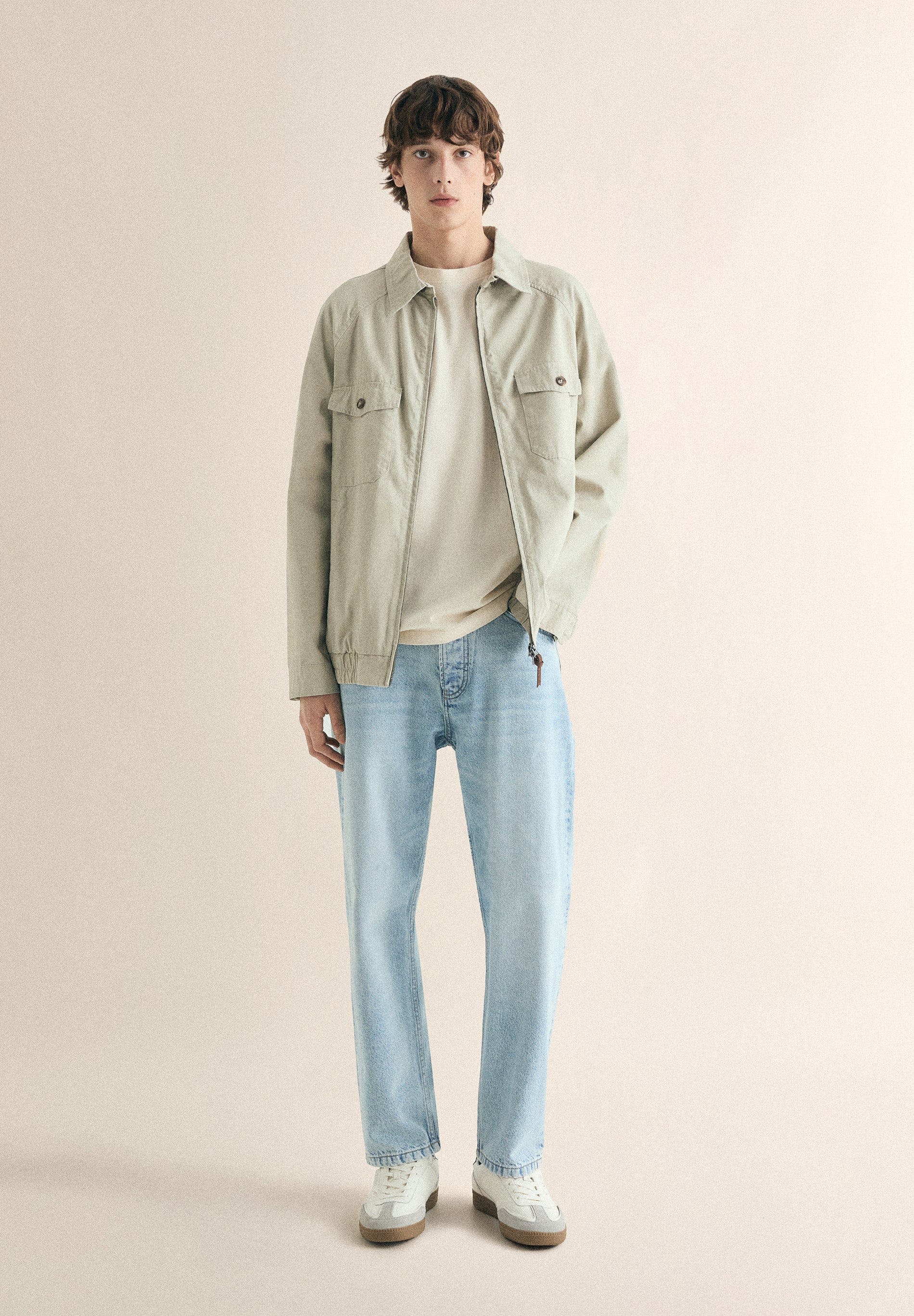 LEATHER TRAINER WITH CONTRAST SOLE