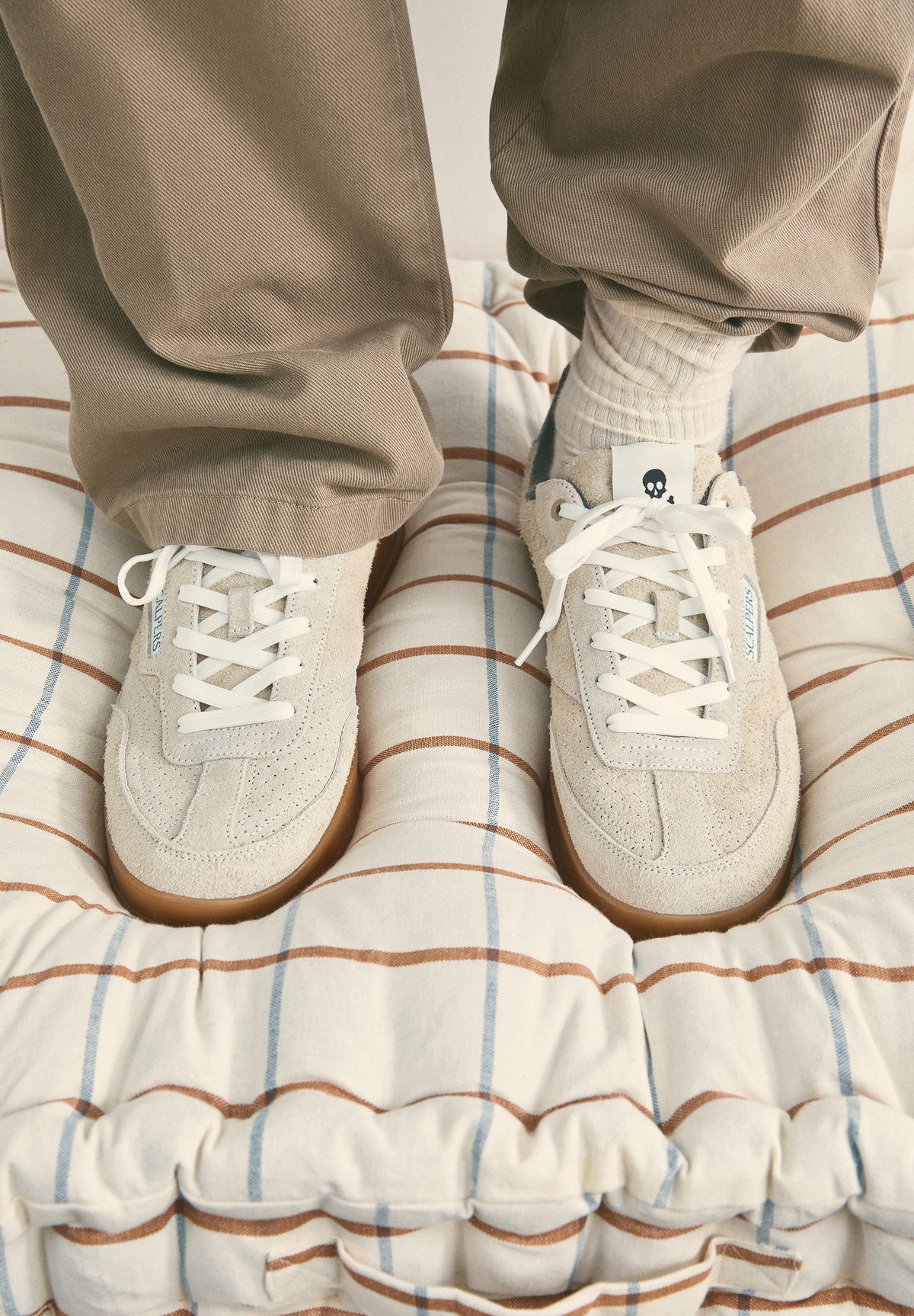 RETRO SUEDE SNEAKERS