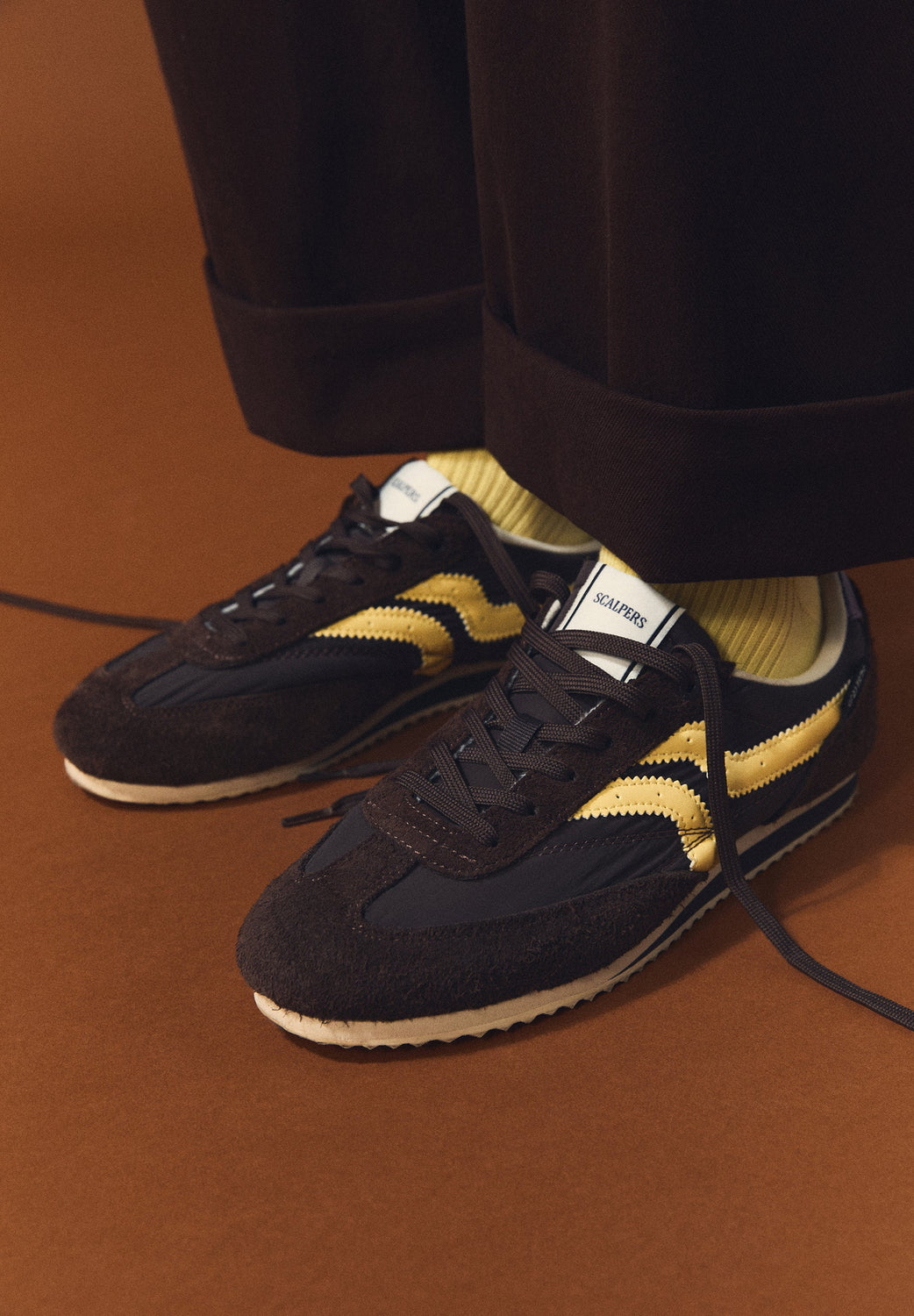 ZAPATILLA DE ANTE CONTRASTE - Scalpers