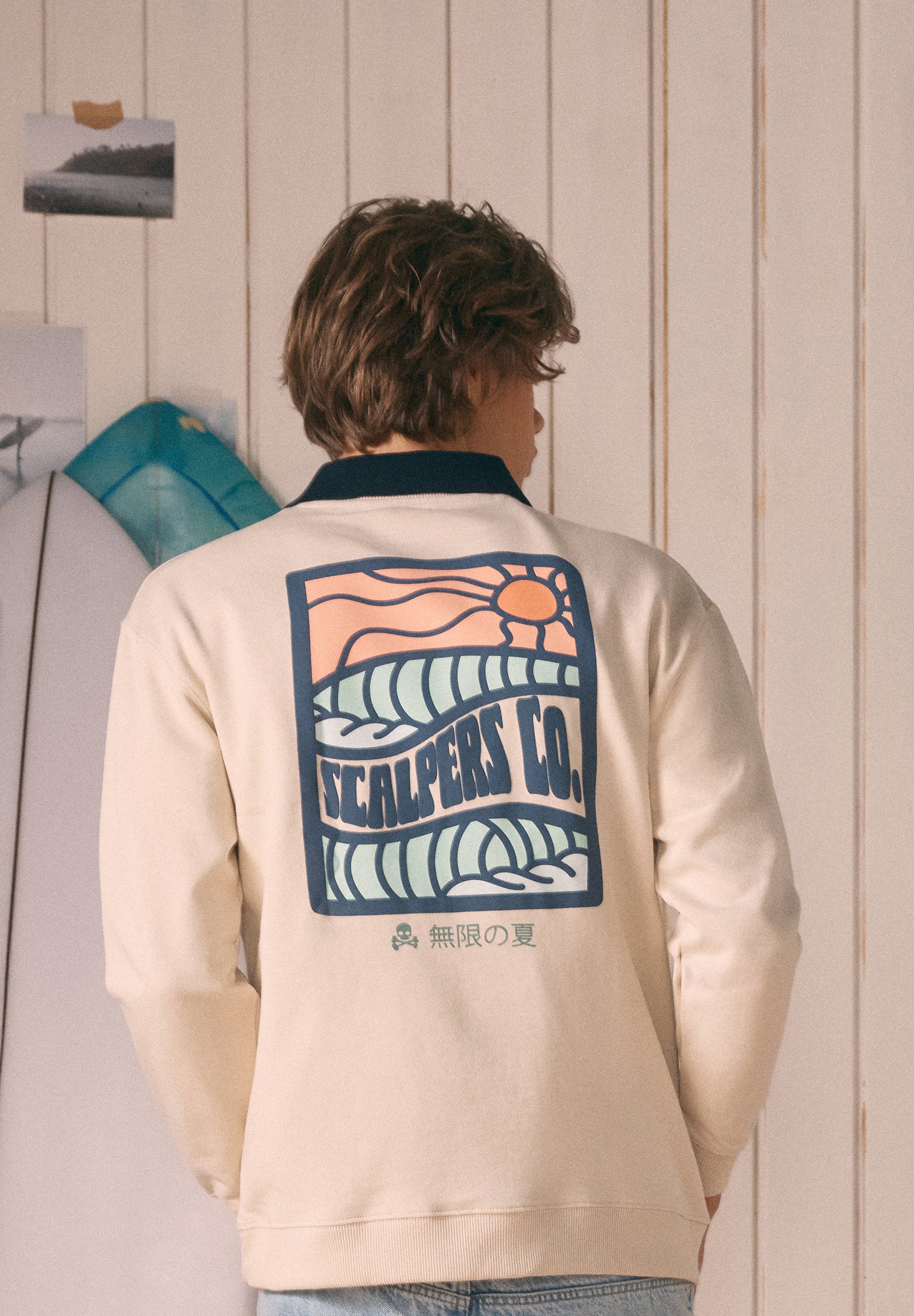 SWEATSHIRT WITH BACK PRINT AND POCKET
