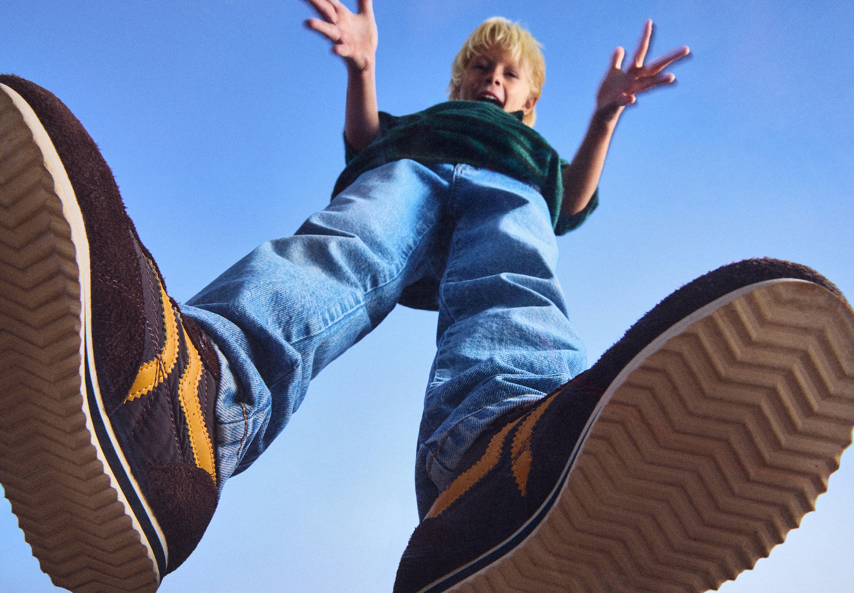 des_101025_boys_sneakers journal_09