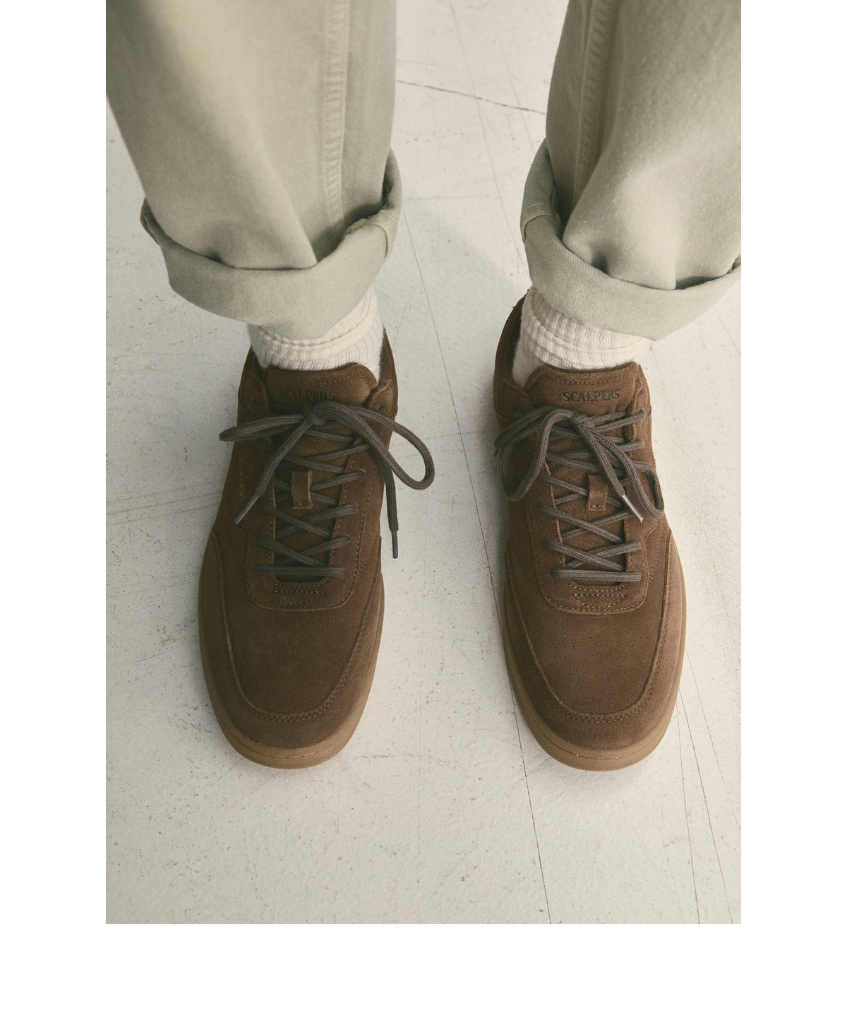des_250926_sneakers_h_09